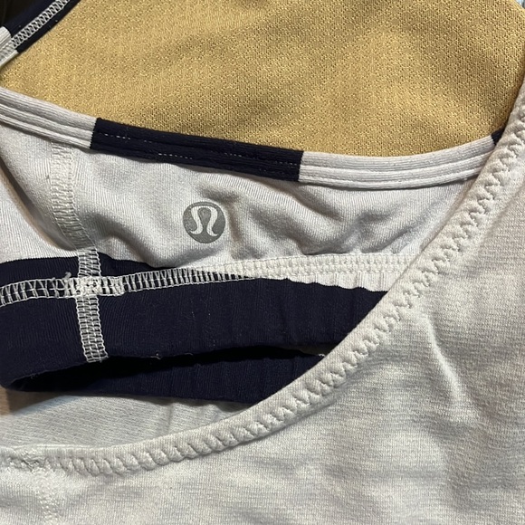 🔥2/$40 Lululemon Tank - Picture 3 of 4